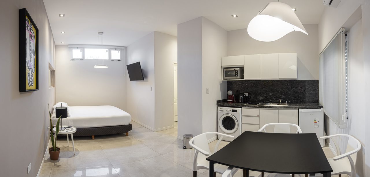 Studio 25 de Mayo - Vista panorámica del living, cocina y dormitorio